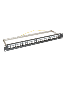C&C PARTNERS Panel Niewyposażony 19" 1U 24 Porty Czarny